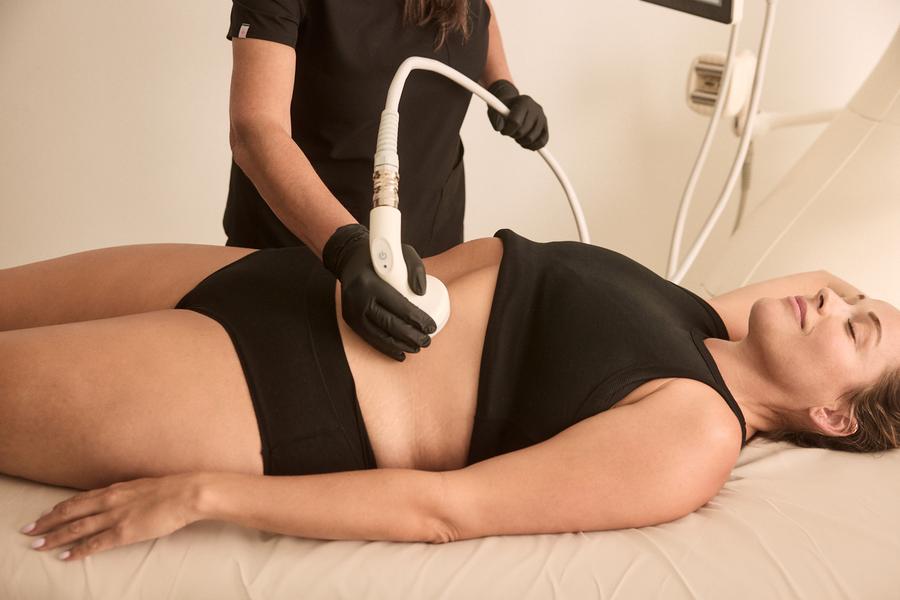 Ultrasound cavitation during a T-Shape body contouring session in Glastonbury CT